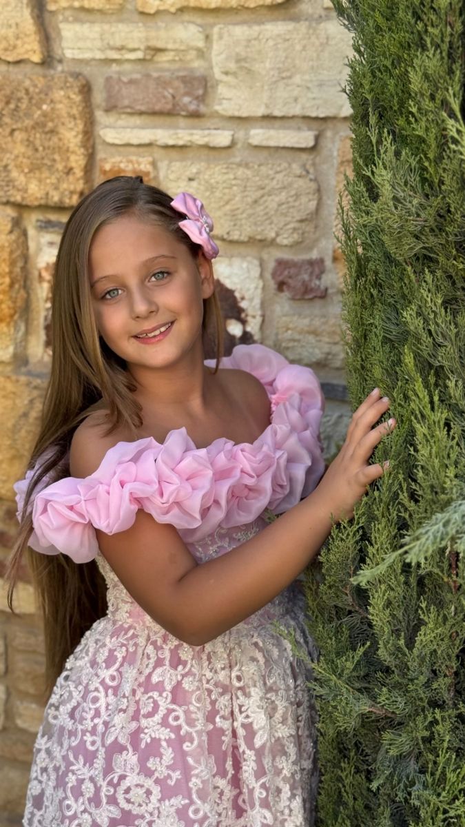PEMBE GÜPÜR VE GÜL DETAYLI TASARIM ELBİSE resmi